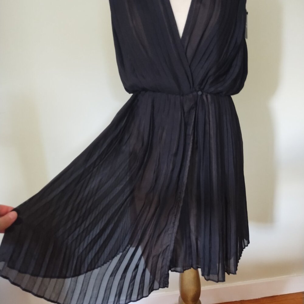 Brand new $425 ROBERT RODRIGUEZ black pleated silk dress Size 8